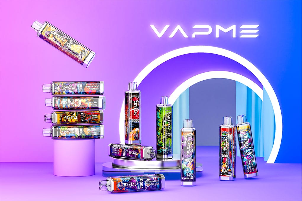 Präsentation des VAPME Crystal 7000 Puffs in leuchtenden Farben und verschiedenen Aromen, mit kristallklarem Acrylgehäuse und farbenfrohen Designs